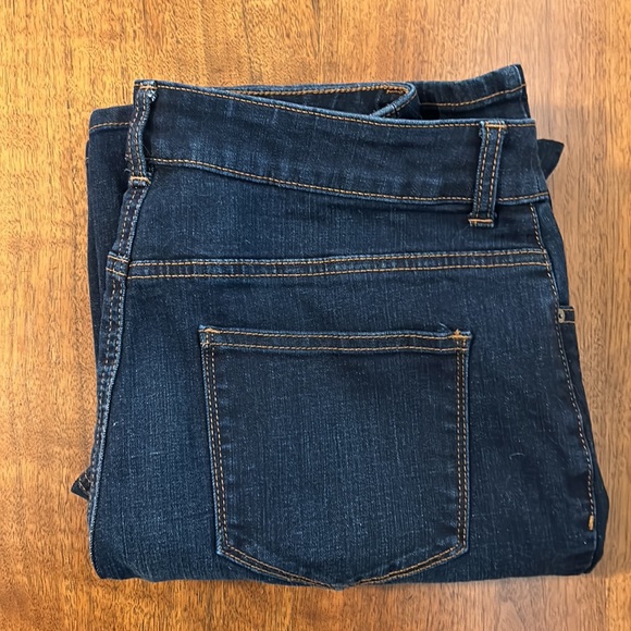 Chico’s Platinum Flare 0.5 - Picture 9 of 9